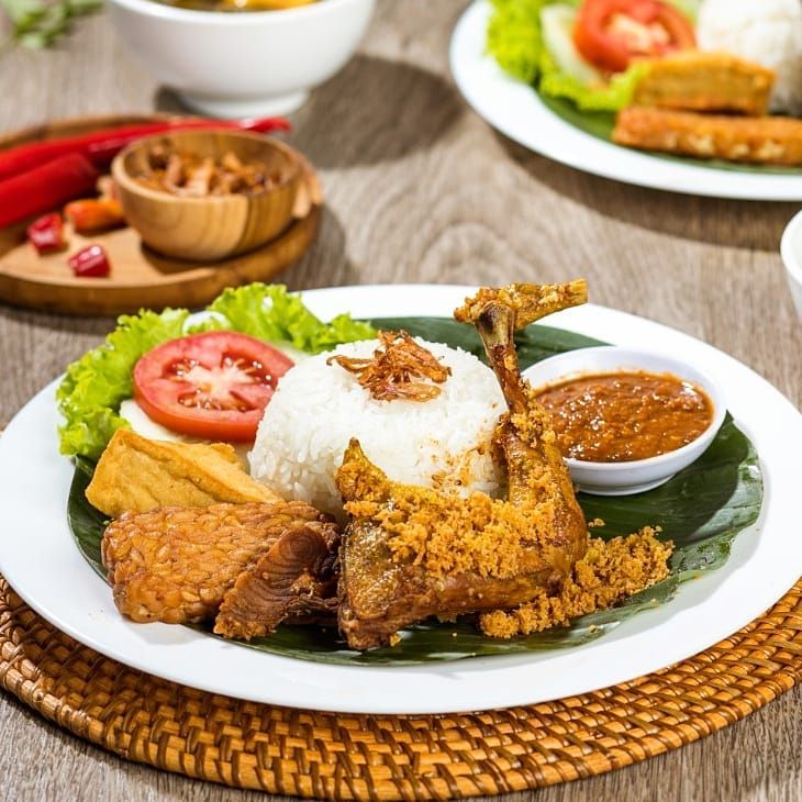 Makan Siang yang Menggoda di Jantung Cilacap